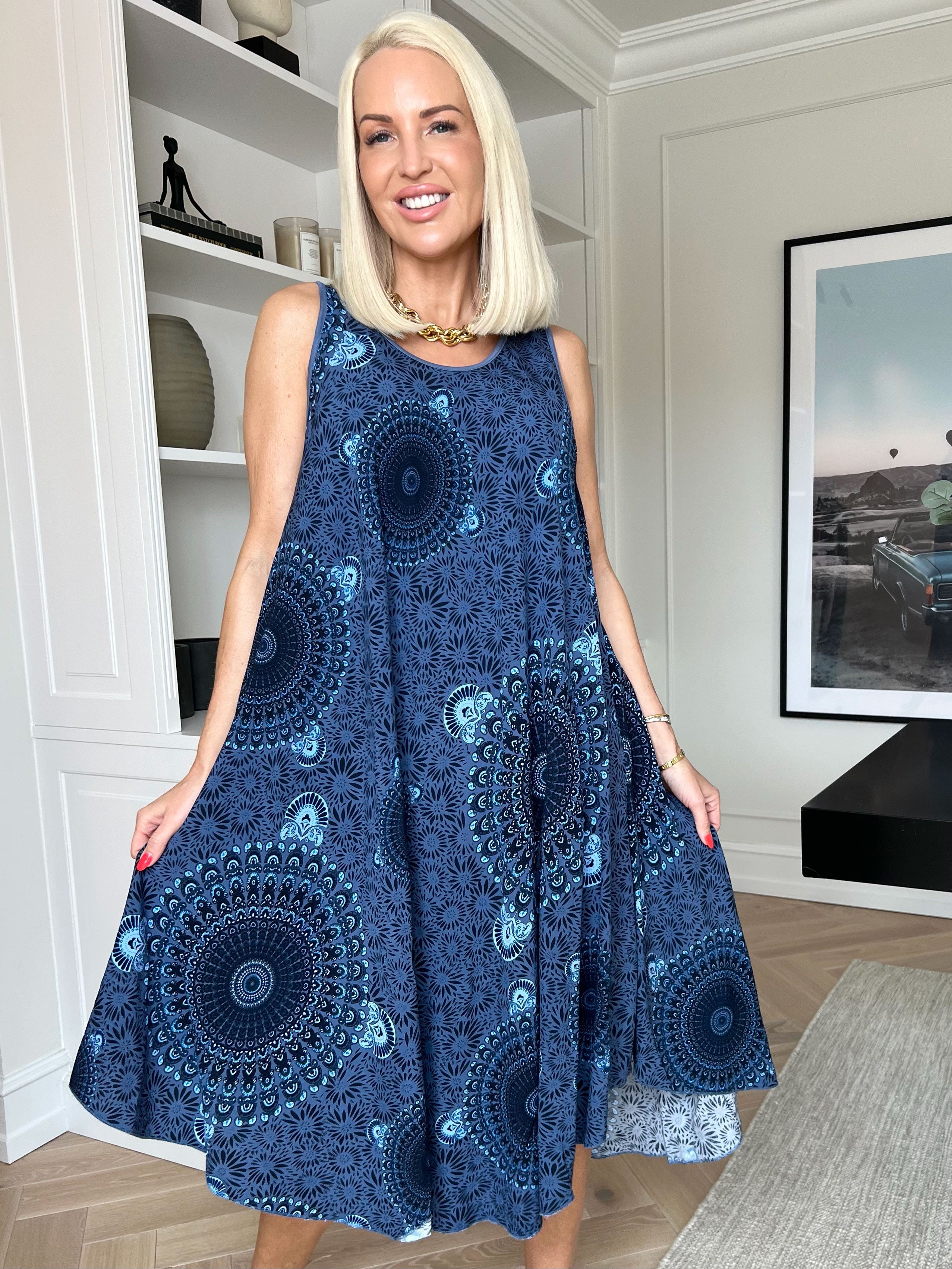 Sienna - Mønstret kjole i blød viskose med flatterende A-facon